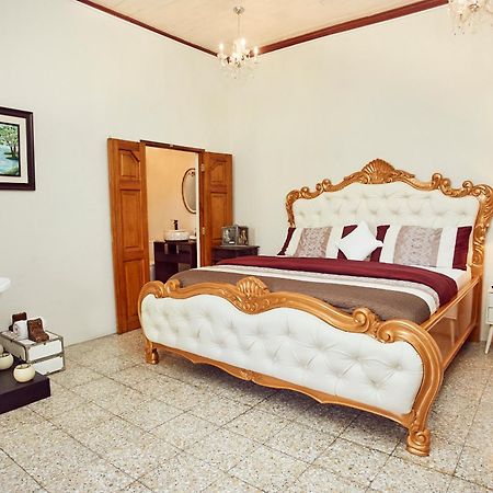 Hotel Vintage "Rialto" Кесальтенанго Экстерьер фото